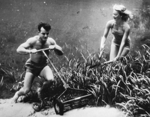 ianbrooks:   Vintage Underwater Pinups photos by Bruce Mozert To promote Silver Springs, Florida’s crystal clear waters, Bruce Mozert took a series of creative underwater photos in 1938, depicting scenes of leisure one can partake in with no oxygen