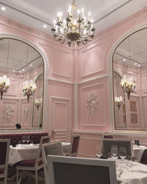 fashionismyting:Ladurée in Moscow