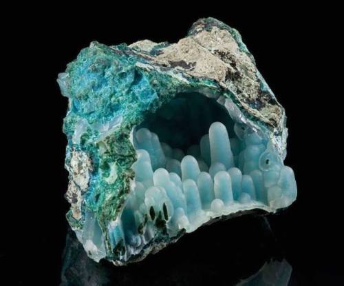 Chrysocolla, with a coating of agateWhen grey or golden copper sulphide minerals are oxidised by exp