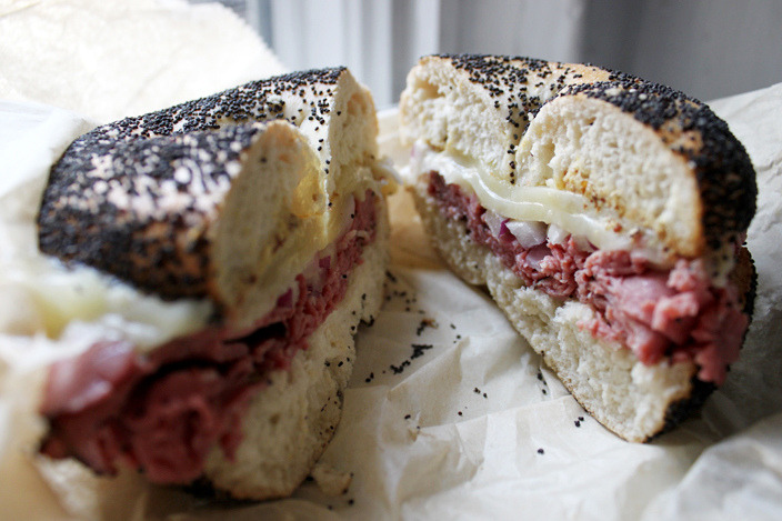 food-everybody-loves:   Click here to see more 