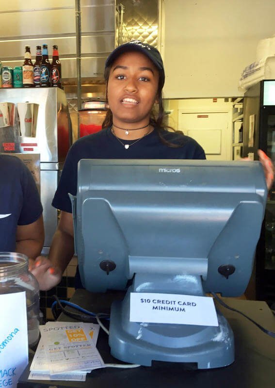 onlyblackgirl:  fvlani:  accras:  Just a regular teen…Sasha Obama’s summer job