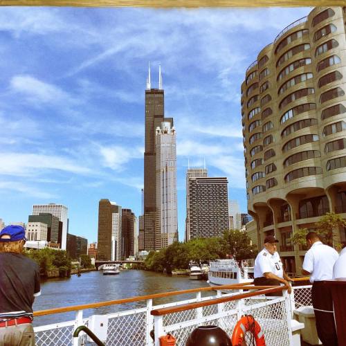 <p>More from our lovely tour… #cruisechicago #Chicago #motherdaughterroadtrip  (at Chicago Architecture Foundation River Cruise)</p>