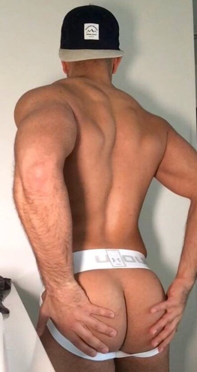 mystraightfriend:  Mystraightfriend.tumblr.com