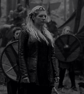 drogons:  I’ve come to offer you my fidelity, Queen Lagertha.         