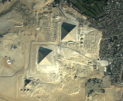 blazepress:  Satellite Image of the Pyramids