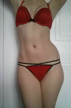 teenytinyminnie:  My booty in sexy red.