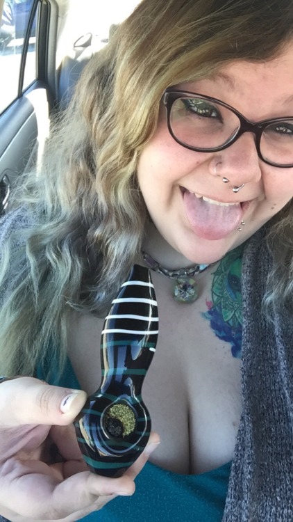 lumpystonerqueen:  Properly adjusting my mood before class.