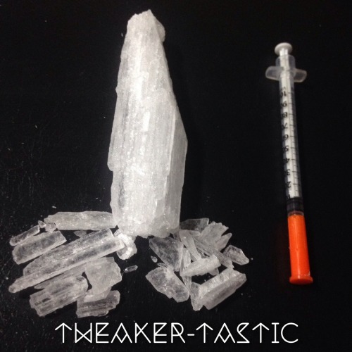 tweaker-tastic:When I grow up I wanna inject the devils penis right into my veins!
