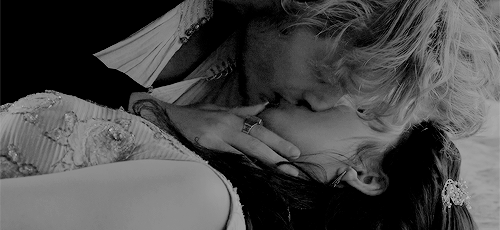 CRAZY KISSING