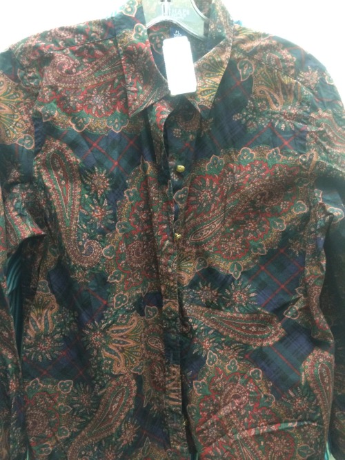 thriftstoreoddities:Whoever thought two patterns could go with each other should be shot.