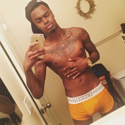 wayne2k15:  malebodyparty:  SUBMISSION  Sexy dude from Cali!   Instagram @Label_Me_Legendary  This man is to sexy