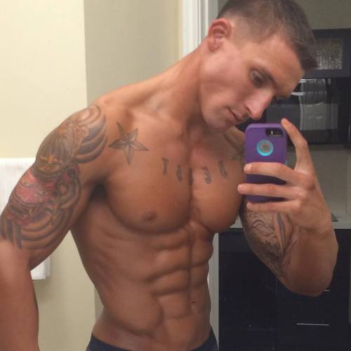 aworldofmenz:  hotwebdudes:  http://hotwebdudes.tumblr.com/  A World of Menz 