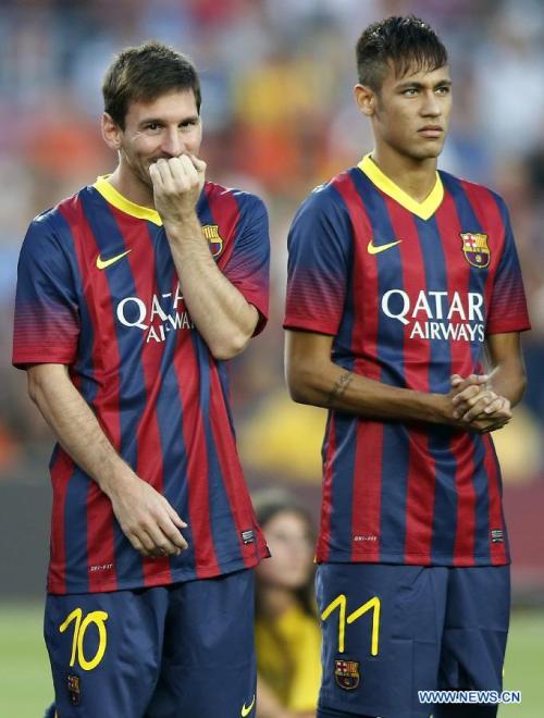 ney-is-bae:  Messi’s so cute