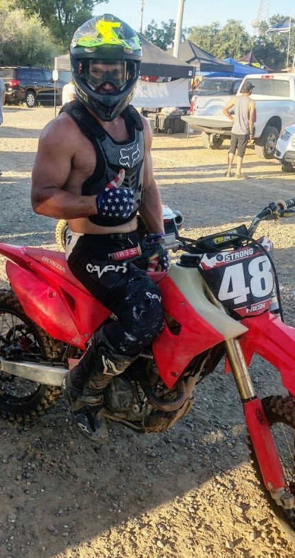 southern-god1: chettbro:      “C0untry Moto Daddy”   Stud!  