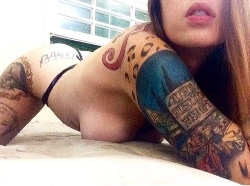jacquelinesuicide:  Jacqueline suicide girl http://fatlossfactormax.com/discoquette-suicide-girl-alternative-model-pictures/