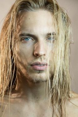 long-hair-are-sexy-man:Alessandro Pierozan