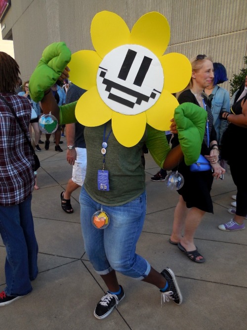wrathofconpics:  Momocon 2016 | Undertale - Misc. Cosplayers:@hobomechanist (Burgerpants)@woggywoowoo (Nice Cream Guy)   Thank you for the photo!