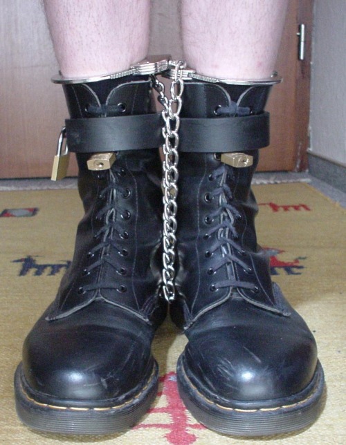 Porn Pics whipman-andy: Set-up for a boot- & work-slave: