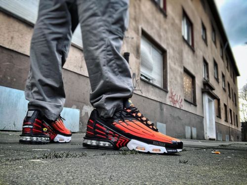 NiKE AiR MAX PLUS in the ghetto . . . #nike #nikeaddict #nikeairmaxplus #nikeairmaxplus3 #ghettolove