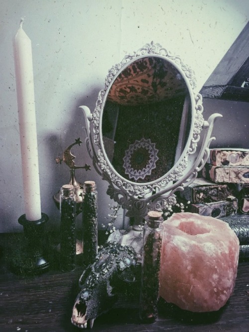 etherealhaxa: I just love this new mirror ✨