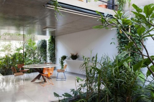 ohreinababyy:  thaladyk:  architorturedsouls:  Jardins House / CR2 Arquitetura  yogitheshooter  I would love to live here