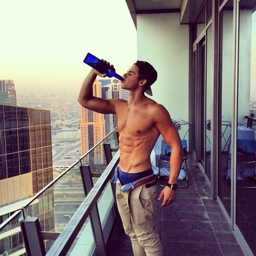 borntoservicestr8men:  What’s not to love about Australia?  I think I would blow the whole country.