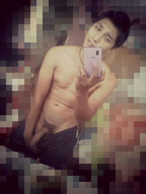 soccerboy82peru:  andycollado:  este chiquito está pa pasarla bien rico……  Pasamelo