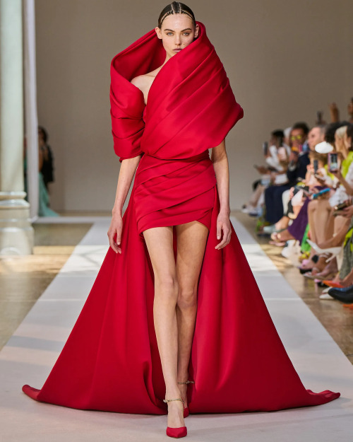 ruched:Elie Saab Fall 2022/23 Couture