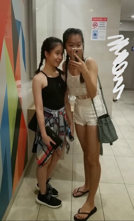 sgcumcaptions:sggirlsslutz: burningponygardengiant:  aarontan966:  localsggirls: Wow the black shirt
