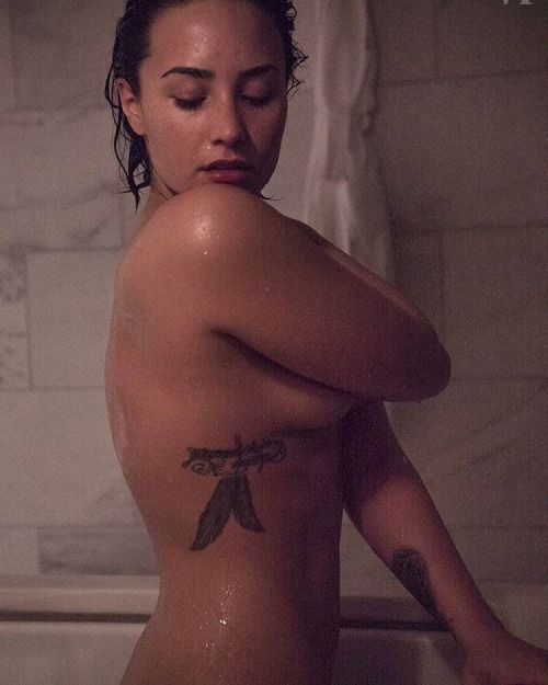 Sex celebtreats:  Demi Lovato #demilovato #sexy pictures