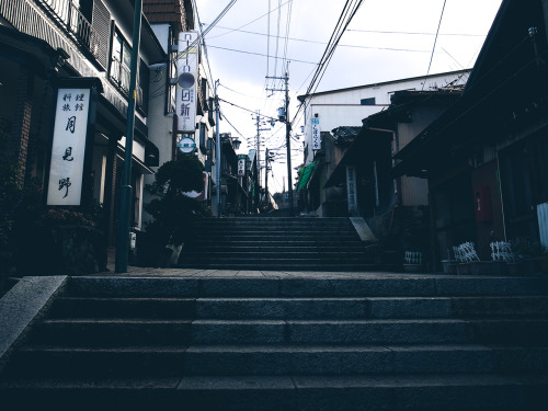 kuroinusphoto:2015年01月31日14．宝山寺参道  奈良県