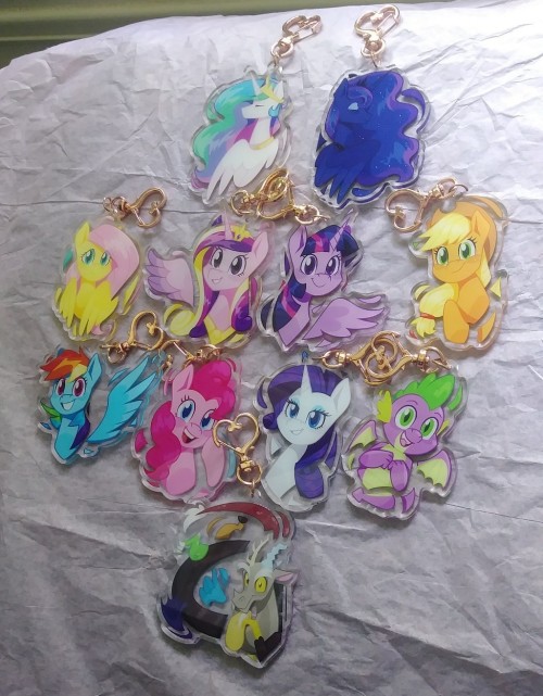 imaplatypus-art:  All my pony keychains so