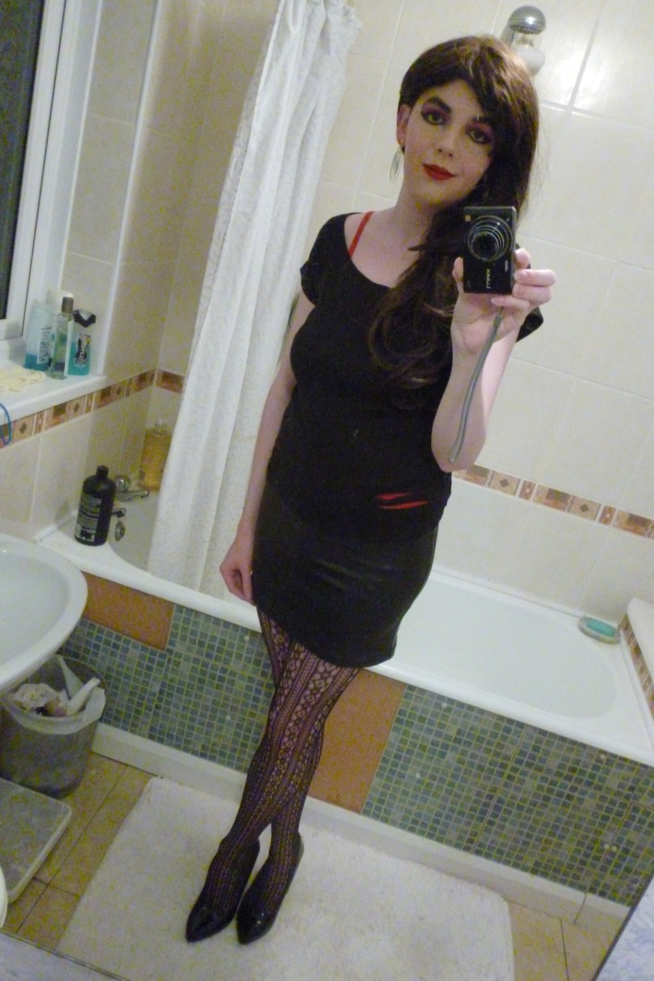 lucy-cd:  More Pictures! Thought I’d try a slightly gothic look and see how it