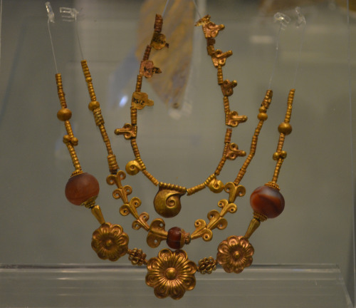 greek-museums:Archaeological Museum of Mycenae:Gold Ornaments from the Asprochoma cemetery. (1400-13