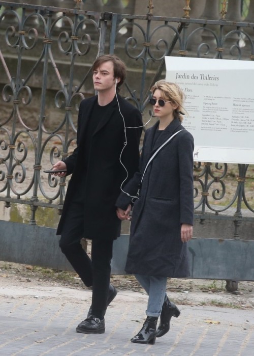 love:Charlie Heaton and Natalia Dyer in Paris together.