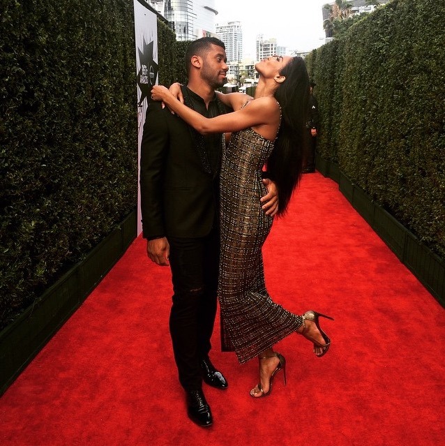 trebled-negrita-princess:  fiercegifs:  Congrats Russell Wilson &amp; Ciara!