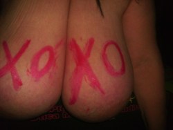 hugetitassluvr4:  hugetitassluvr4:  mylonelybreasts:  xoxo boobs  I’d love to kiss those monsters!  And then suck em of course! 