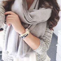 sixkissesdotcom:  Tassel Cashmere Scarf 