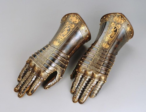 museum-of-artifacts:Jakob Topf, Gauntlets, Germany 1582 #art #gold #armor #armiur #museum #history #