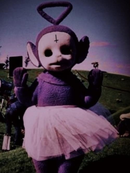 t-o-x-i-c-daisies:  † Queen Of The Gas Station Baby †