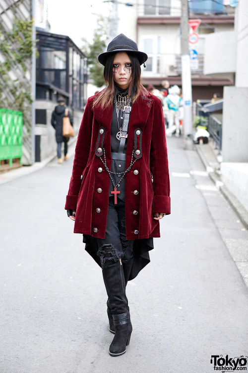 tokyo-fashion:Vamps fan Noel on the street in Harajuku with gothic eye makeup, a Putumayo coat &