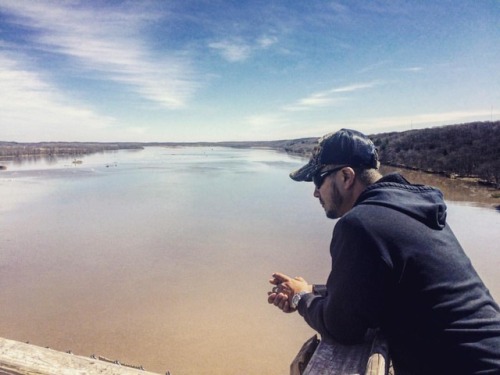 A River Runs Through It. My bro, Ricardo. #familyday #brother #familia #StarvedRock #saturday #mayor