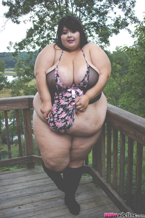 leejunne:  Model bbwsweetadeline visited adult photos