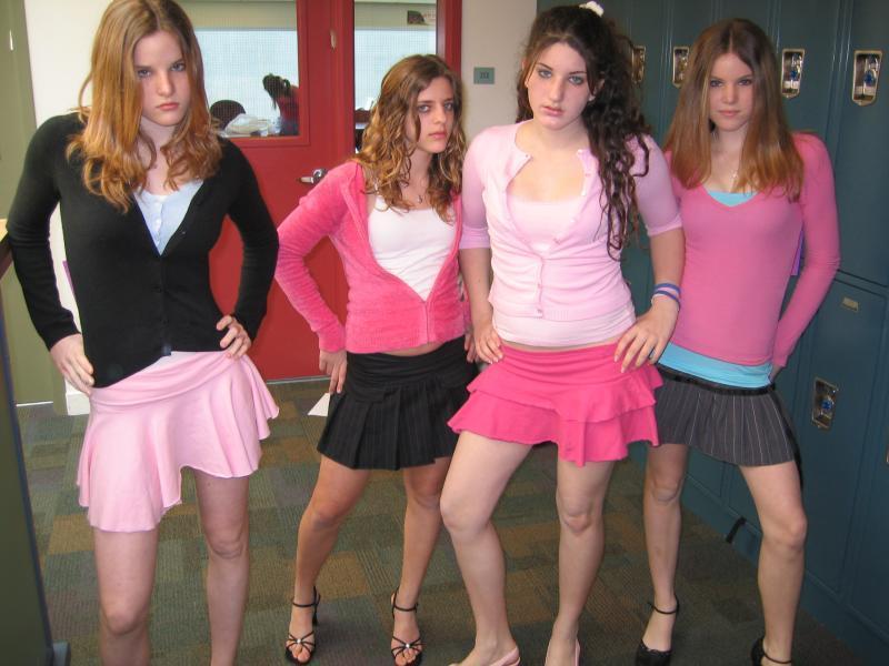 iamobsessedwithpantyhose:  wish i could have been able to do that when i was in school…