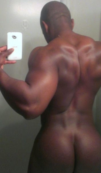 darkchocolatemen:  http://darkchocolatemen.tumblr.com/  Holy dam yes