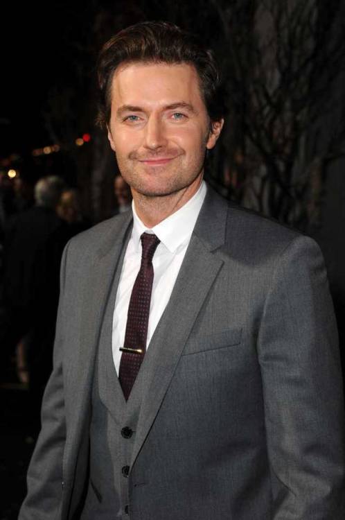 thorinrichardarmitage:кAnd more from premiere #HQ - Richard Armitage seen at New Line Cinema Premier