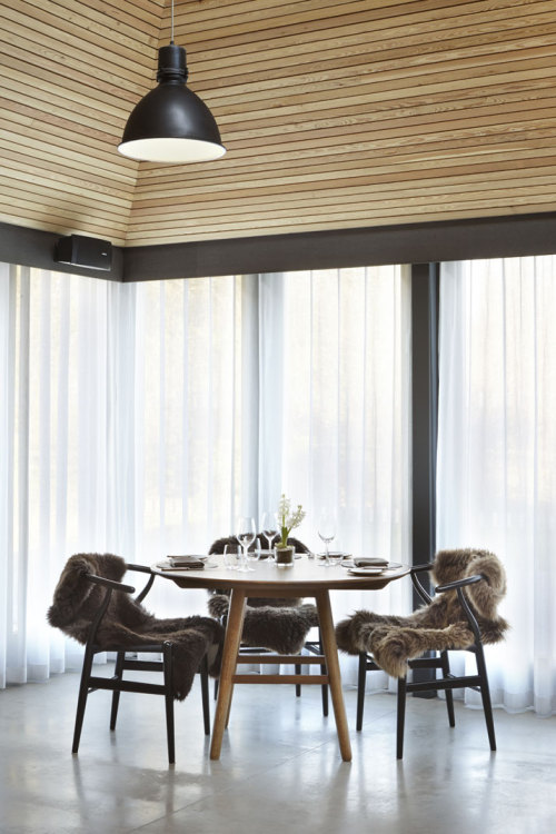 {Great architecture Light, unfussy, but relaxed and comfortable looking. That ceiling is everything!