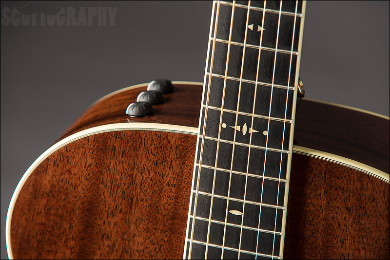 thedailygit:  Taylor 522e, Grand Concert 12 Fretsee more guitars at Lauzon Music,