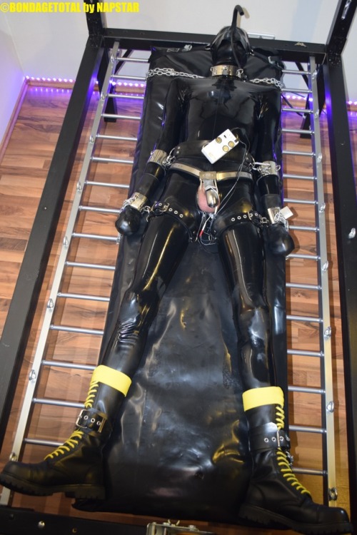 ohtobecontrolled:  tightlatex:  bondagetotal:  Have a good night! Not really, right?! But that’s your problem…  I want  To experience this 