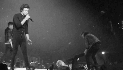 mintnaonedirection:  tardisol:  “The nice one”  Liam being a trouble maker 